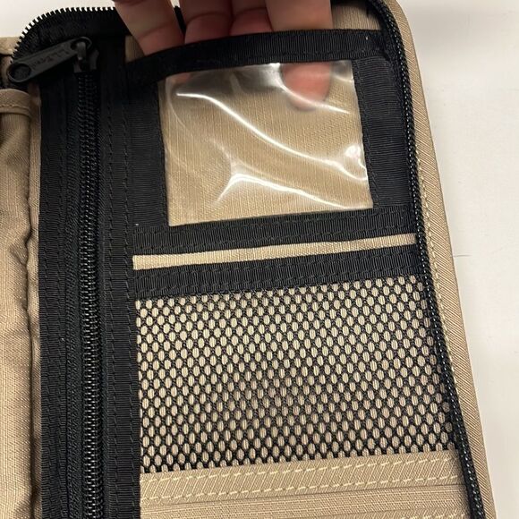 L. L. Bean Tan Unisex Single or Family Passport & Documents Organizer w/Handle - Picture 10 of 16